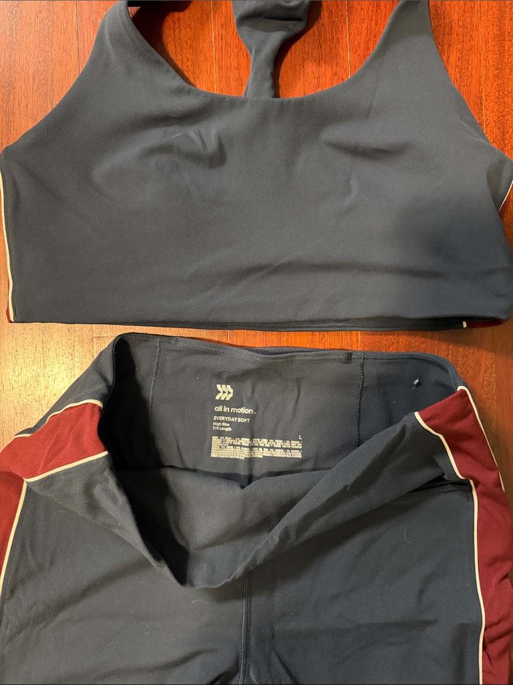 Matching workout set - Picture 2 of 3